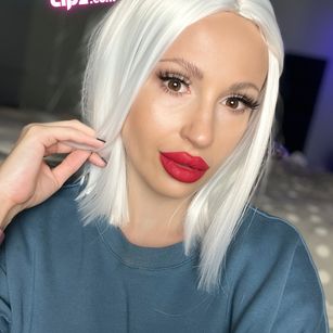 Model - Maxi Lipz bigboobs