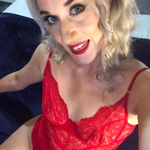 Model - Lucy Cannon feet