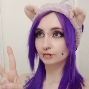 Model - EmmyBunny curvy