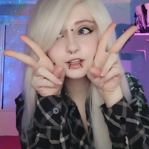 Model - EmmyBunny curvy