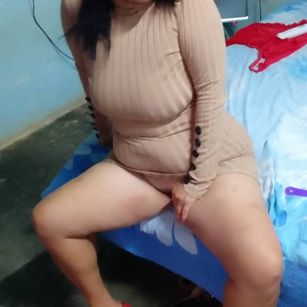 Model - Cubana bigboobs