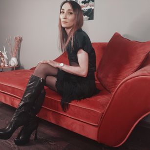 Model - Kim Smith mature