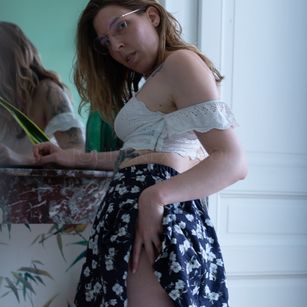 Model - LouiseNextdoor squirt