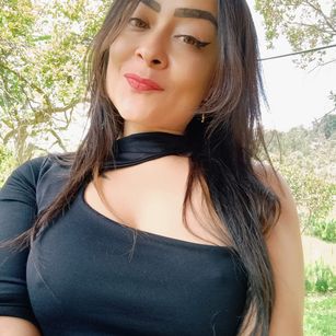 Model - Isabella Evans milf