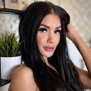 Model - NastiaBlack new