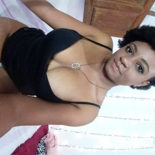 Model - TheColins latina