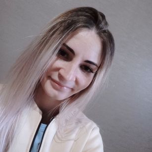 Model - Molly Regular