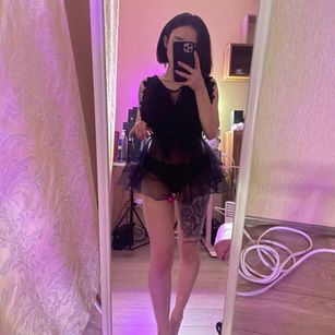 Model - Dilara young