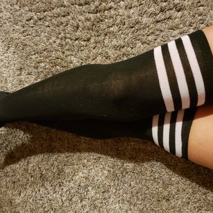 Model - RoseTyler69 shaved