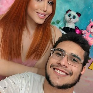 Model - Couple Hot brunette