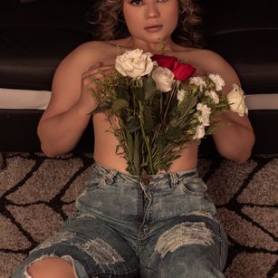 Model - Alicia Jones latina