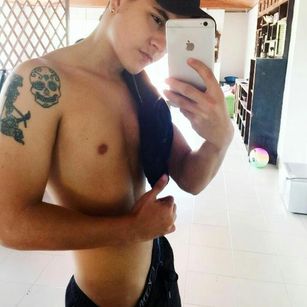 Model - LukeVargas joven