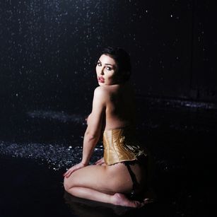 Model - Dalia Lavish corset