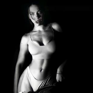 Model - ArielFuller ass