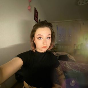 Model - Ada Wong girlfriend