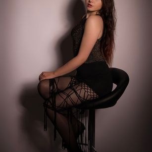 Model - BrunetteCourtneyXXX dance