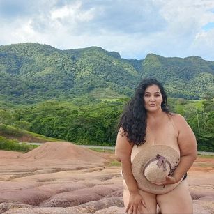 Model - KikiBau bigboobs