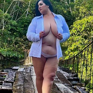 Model - KikiBau bigtits