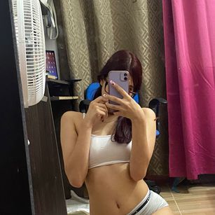 Model - Samantha Evans striptease