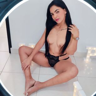 Model - karoline latina