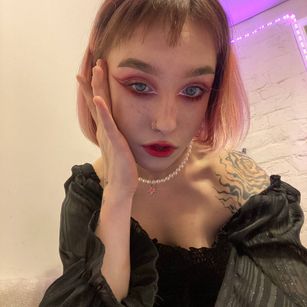 Model - Ada Wong domination