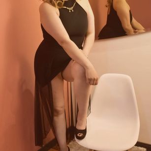 Model - MichelleDumont anal