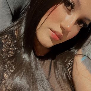 Model - Mara Castillo shy