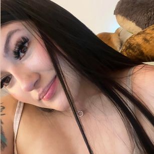 Model - Mara Castillo shy