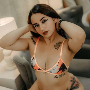 Model - Ashley Boom feet