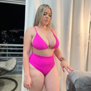 Model - Nina Parker findom