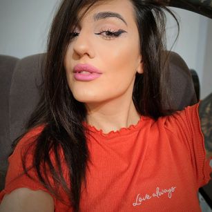 Model - Alice Lynx findom