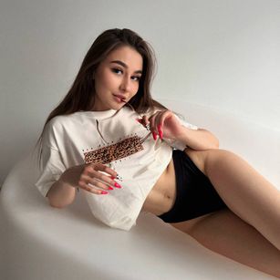 Model - Aisha bigboobs