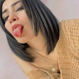 Model - Hanna Chloe latina