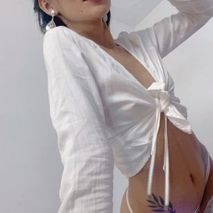 Model - Hanna Chloe petite