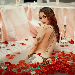 Model - AbbieRhondes footfetish