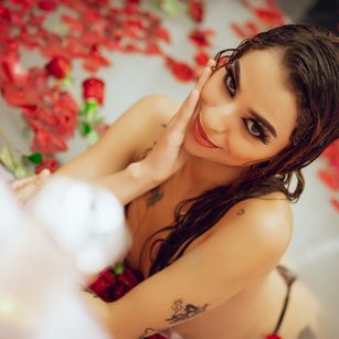 Model - AbbieRhondes blowjobs