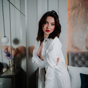 Model - SarahDevin joi