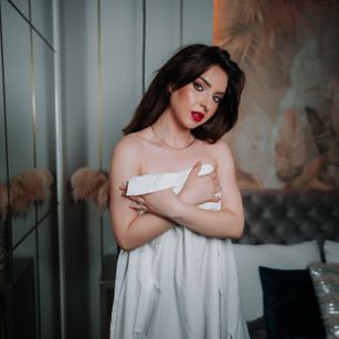 Model - SarahDevin joi