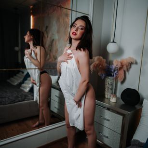 Model - SarahDevin dirty