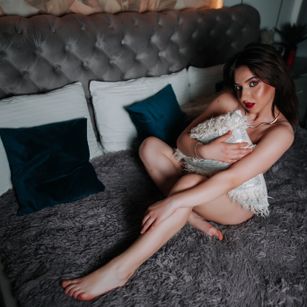 Model - SarahDevin sph