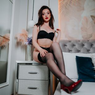 Model - SarahDevin dirty