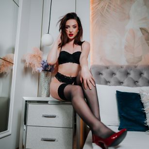 Model - SarahDevin dirty