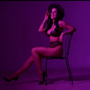 Model - MiaQuinzel brunette