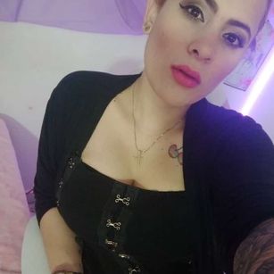 Model - ShanonStone belluda