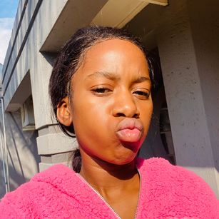 Model - JessieReyez Ebony