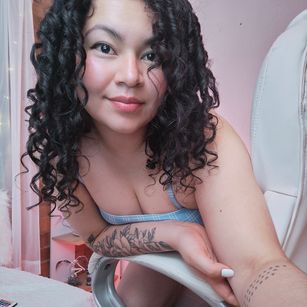 Model - Melinaw latina