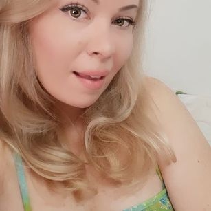 Model - CurvyWhitneyLynn milf