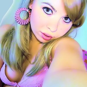 Model - CurvyWhitneyLynn milf