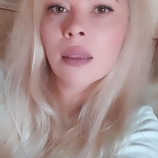 Model - CurvyWhitneyLynn milf