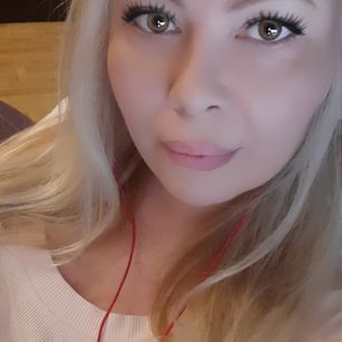 Model - CurvyWhitneyLynn milf